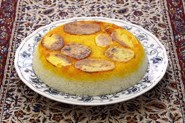 طرز تهیه برنج آبکش با ته دیگ نان زعفرانی