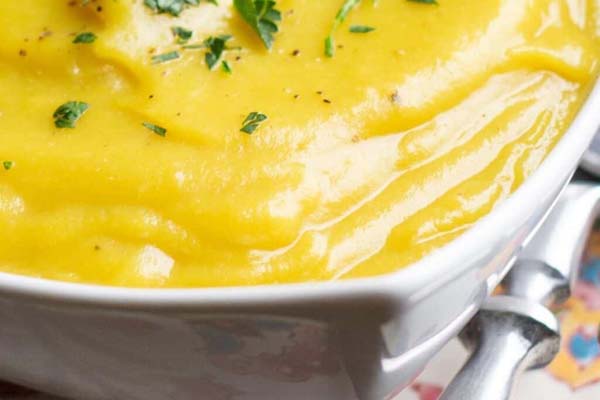 پخت خوشمزه‌ترین سوپ زعفرانی با زعفران‌های هیتا